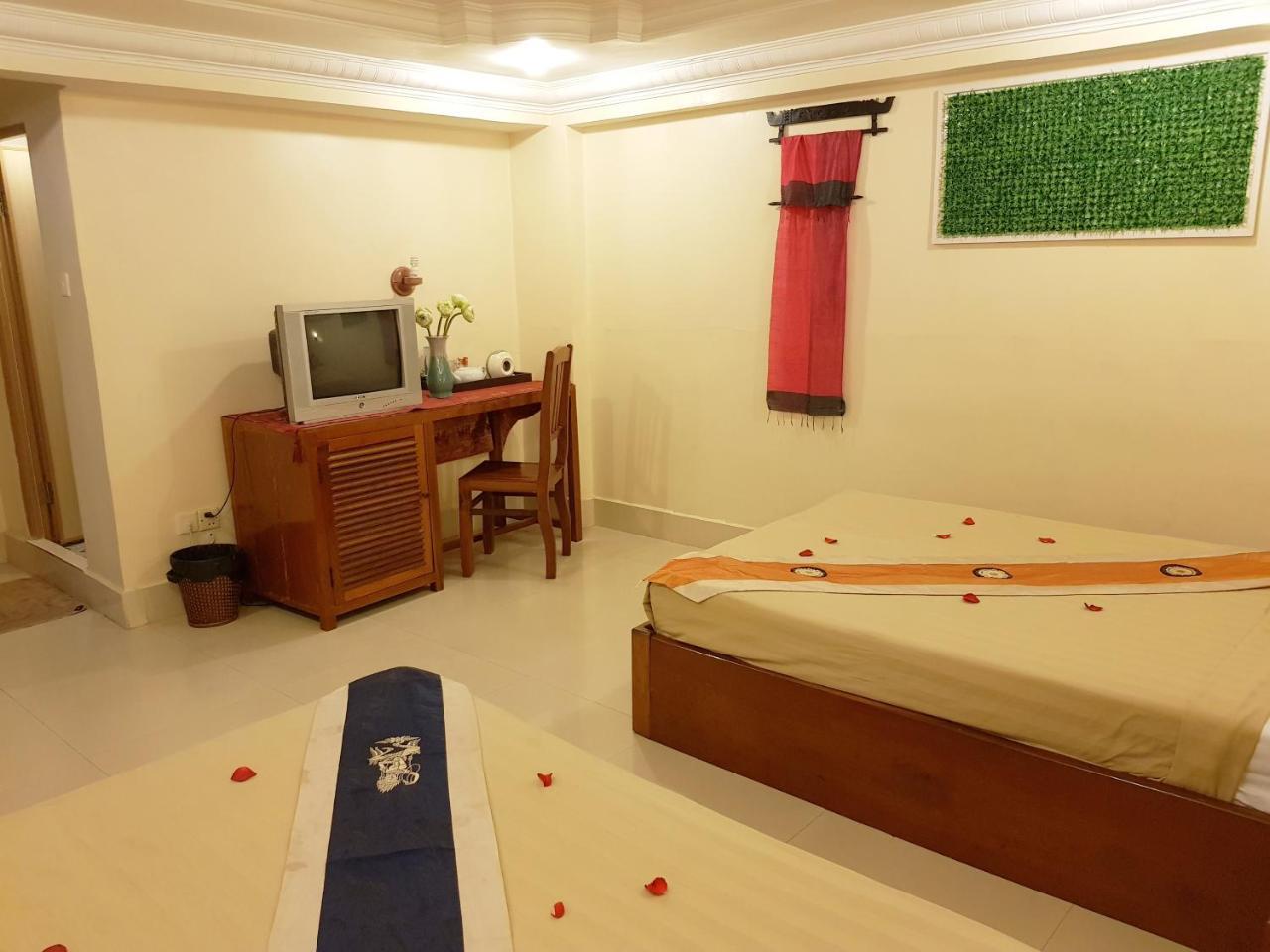 Fancy Guesthouse Пном Пен Екстериор снимка
