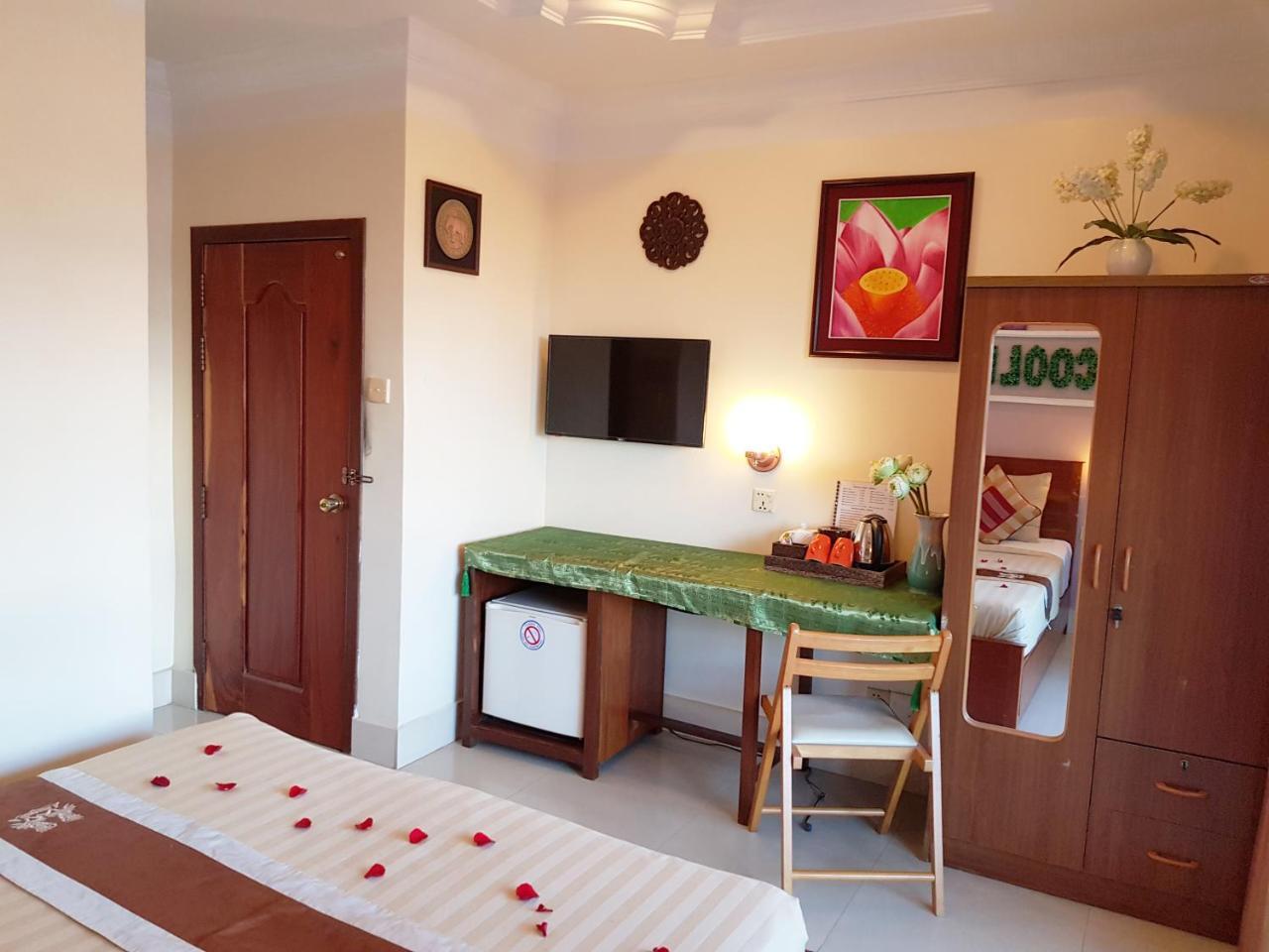 Fancy Guesthouse Пном Пен Екстериор снимка