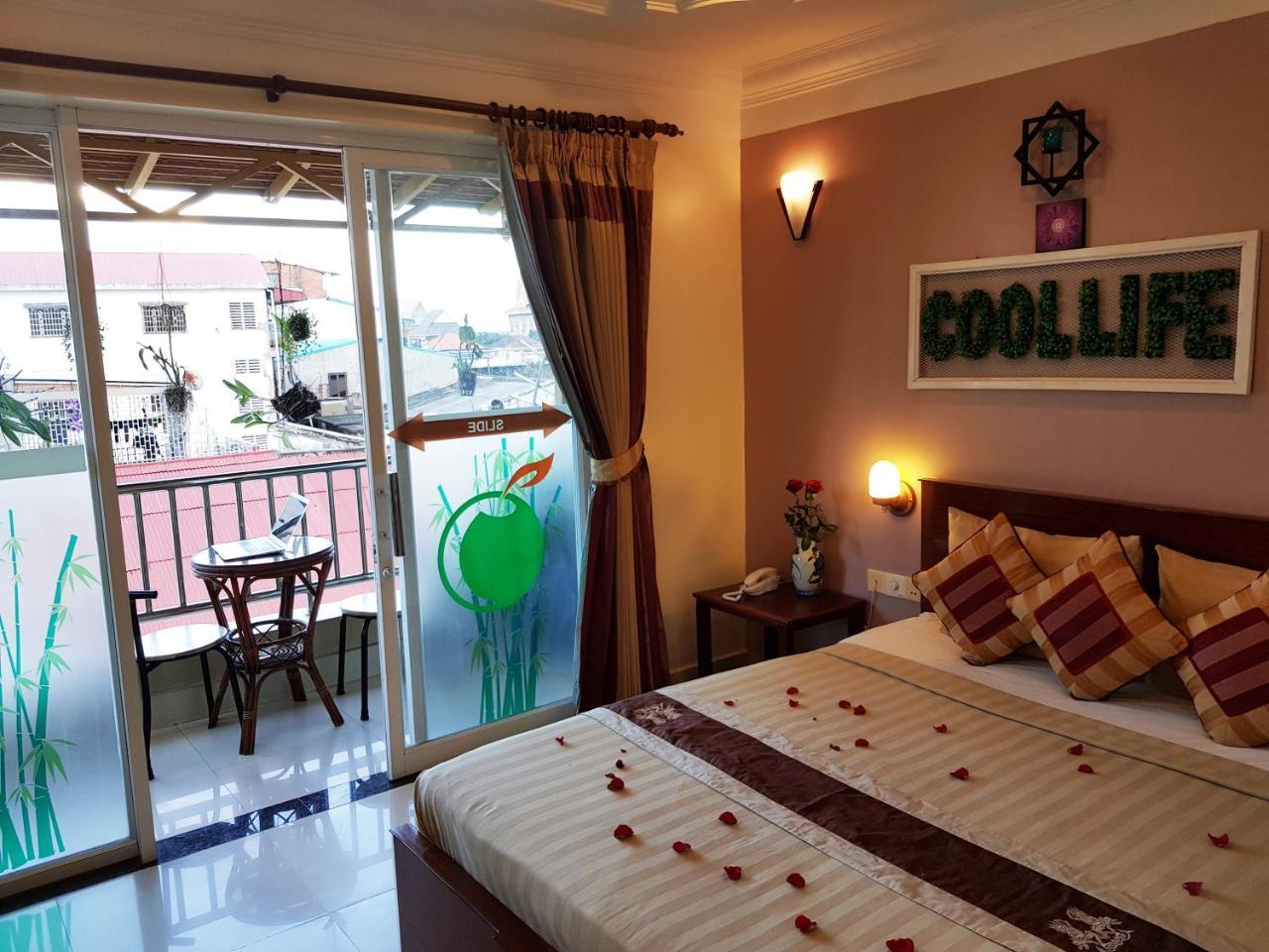 Fancy Guesthouse Пном Пен Екстериор снимка