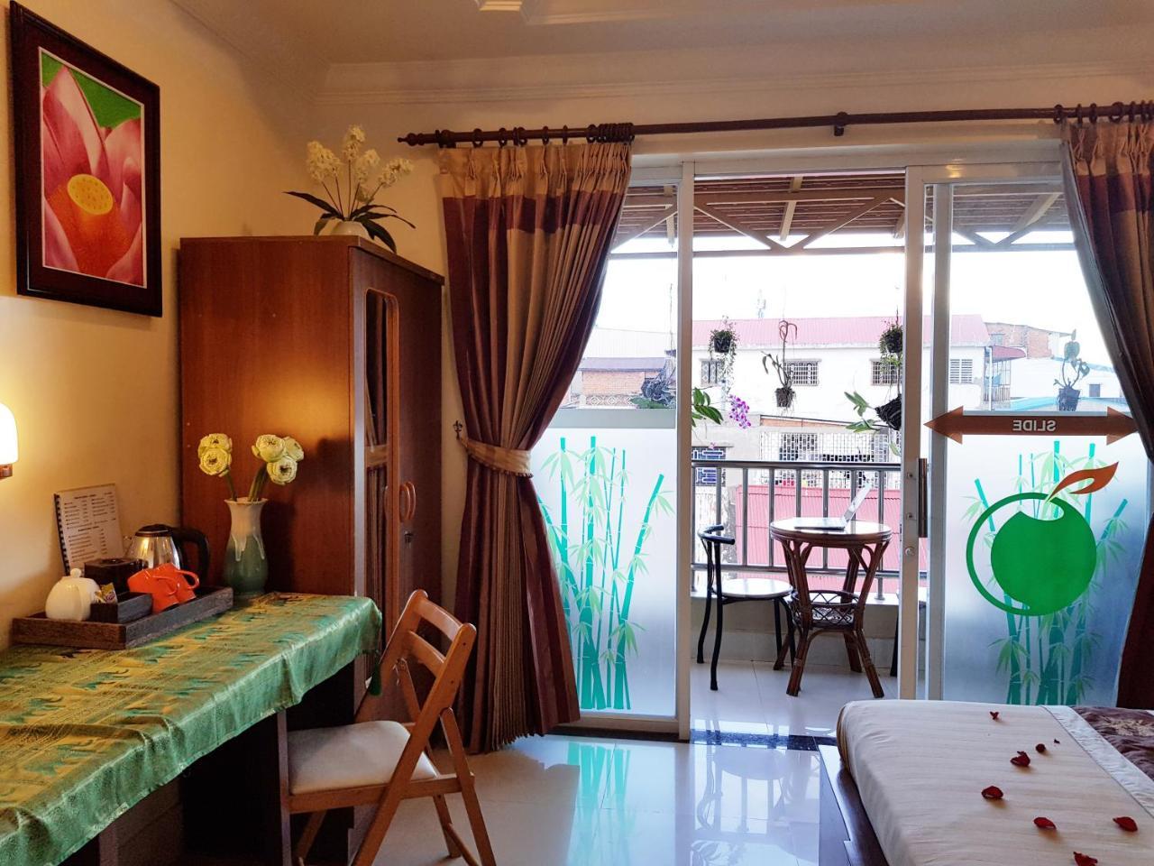 Fancy Guesthouse Пном Пен Екстериор снимка