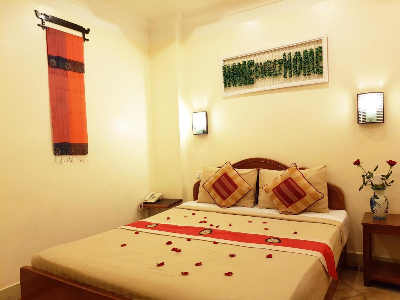 Fancy Guesthouse Пном Пен Екстериор снимка