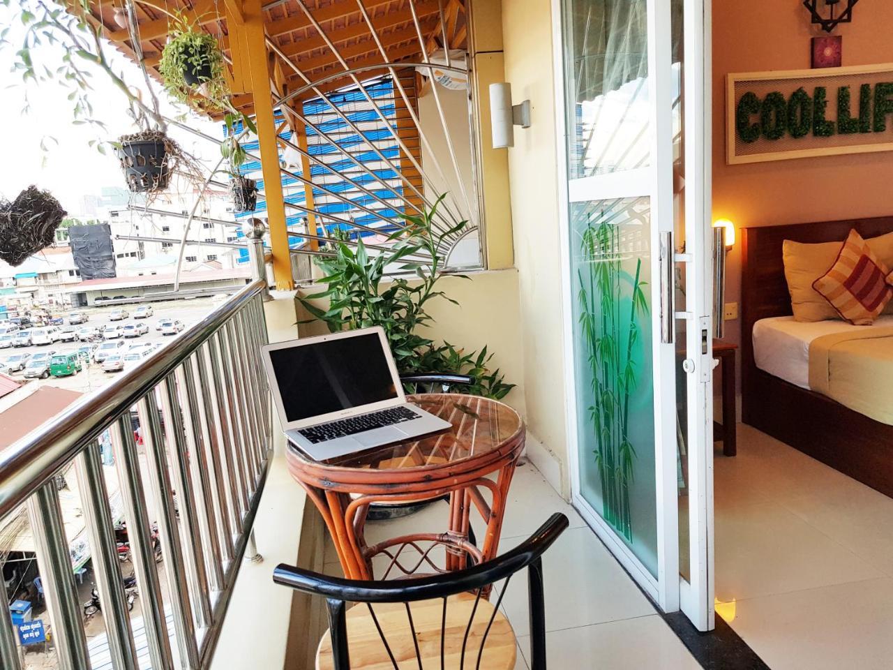 Fancy Guesthouse Пном Пен Екстериор снимка