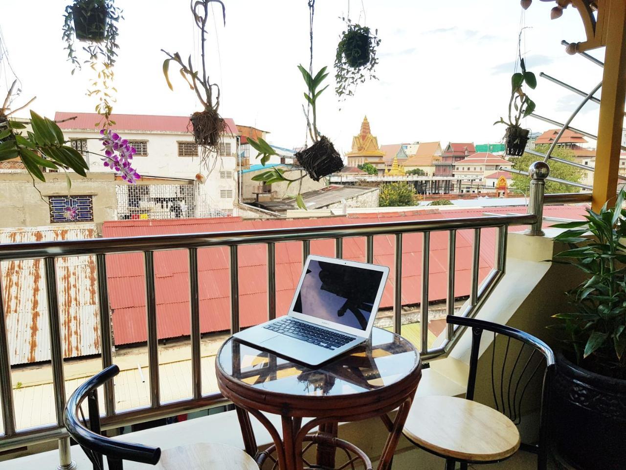 Fancy Guesthouse Пном Пен Екстериор снимка