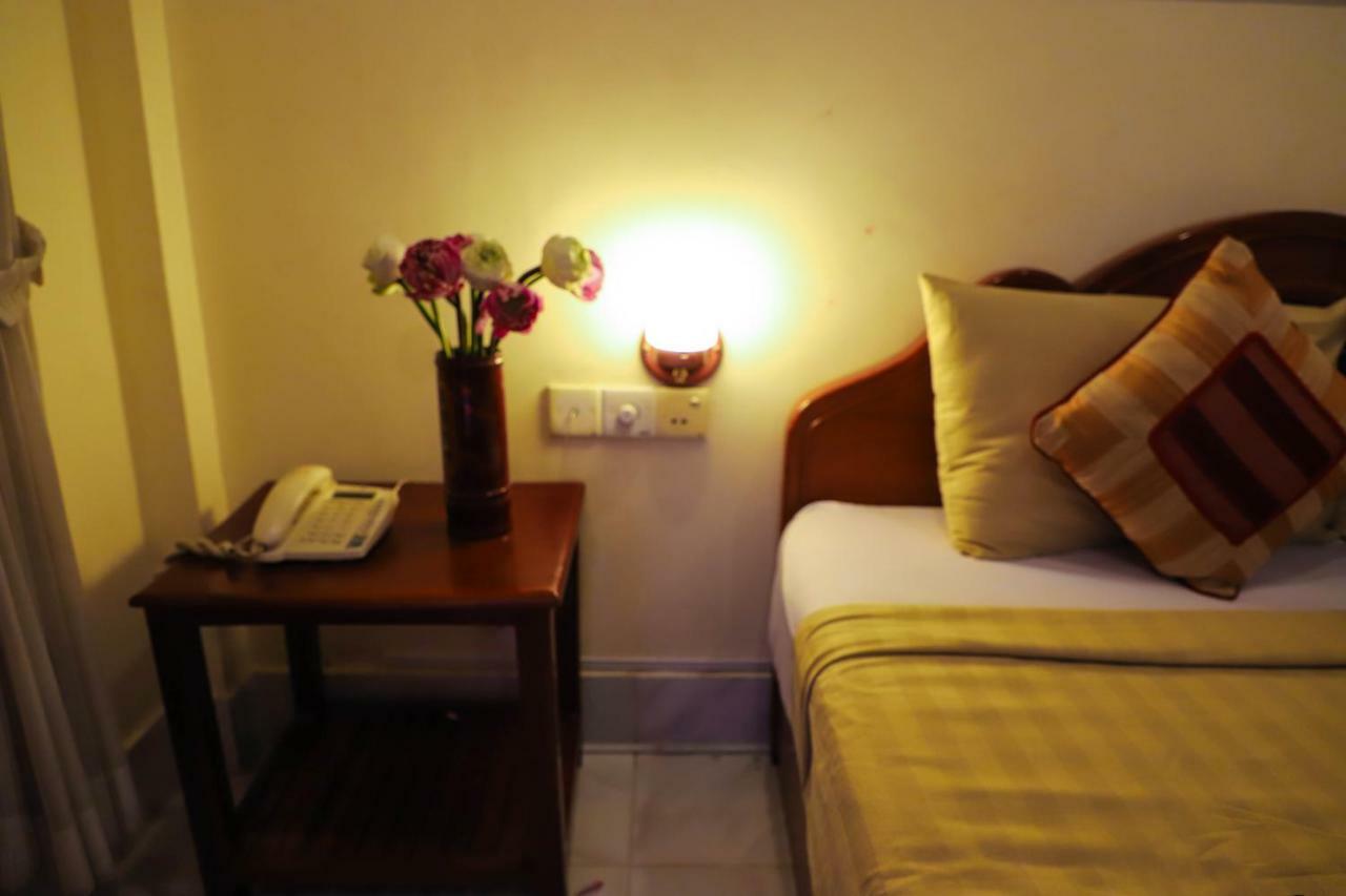 Fancy Guesthouse Пном Пен Екстериор снимка