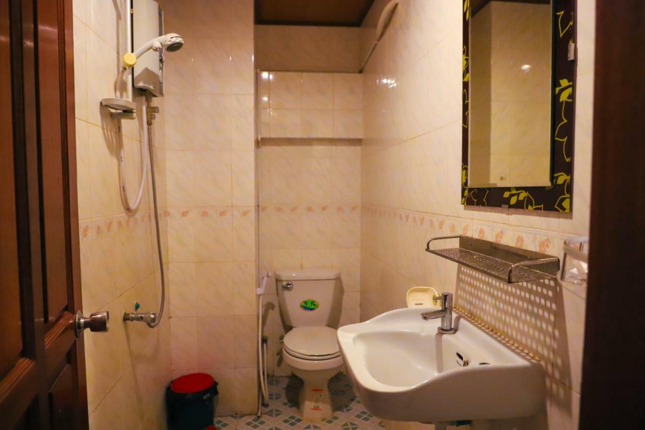 Fancy Guesthouse Пном Пен Екстериор снимка